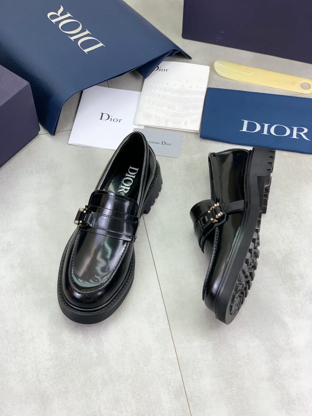 Men's shoes 💰P680 new model, high quality 💎💎💎 water-dyed cow lining, original quality Dior —🆘.Dior original purchase, high-end business leather shoes, fabric: imported from Italy open edge beaded cowhide material ➕ water-dyed cow lining / cowhide feet ➕ special original rubber outsole, fine workmanship, real thing ^_^ Photographed 🎬size: 39-44 (38 45 (customized)